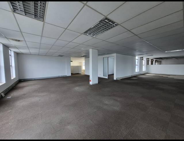 771M² OFFICE TO LET IN CRAIGHALL